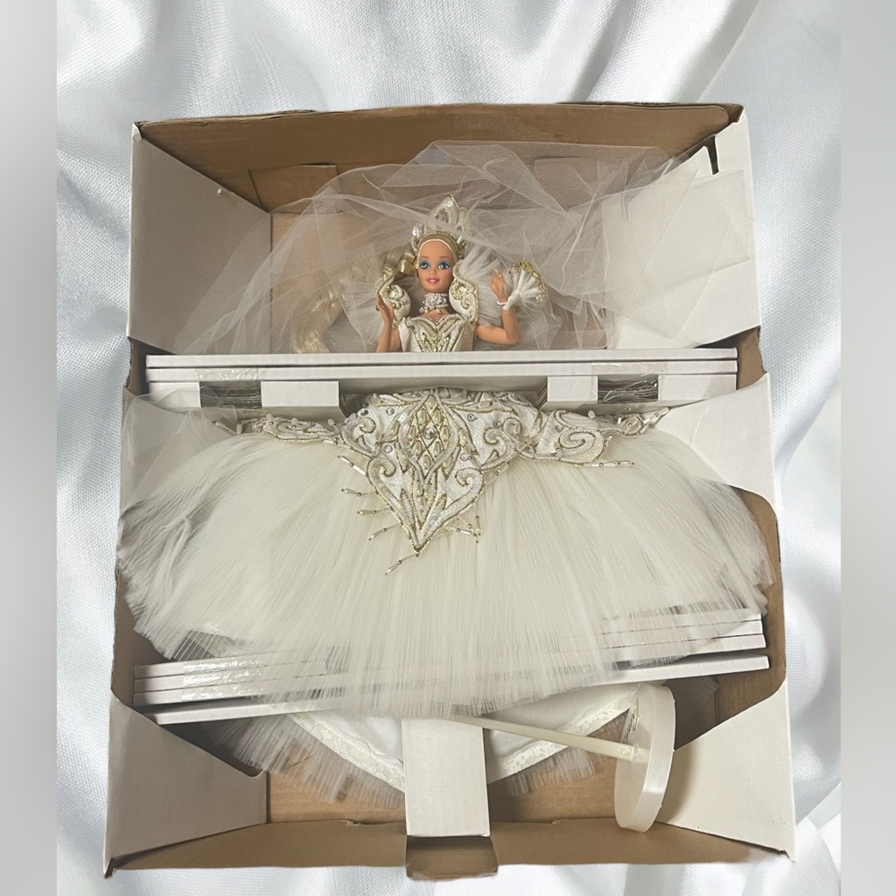 1992 BOB MACKIE EMPRESS BRIDE BARBIE